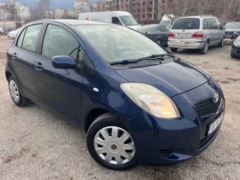 Toyota Yaris 1.0i Климатик! Напълно обслужена!, снимка 3 - Автомобили и джипове - 48696685