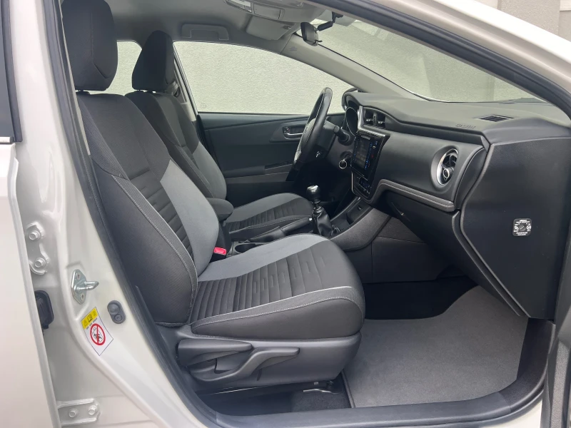 Toyota Auris * 1.6D4D* Facelift* 3xTOP..!!!, снимка 14 - Автомобили и джипове - 52135011