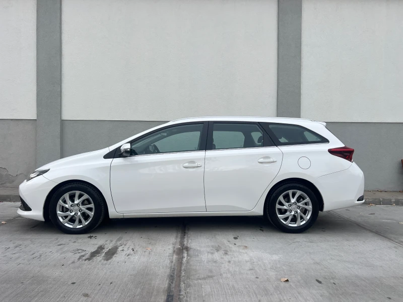 Toyota Auris * 1.6D4D* Facelift* 3xTOP..!!!, снимка 4 - Автомобили и джипове - 52135011