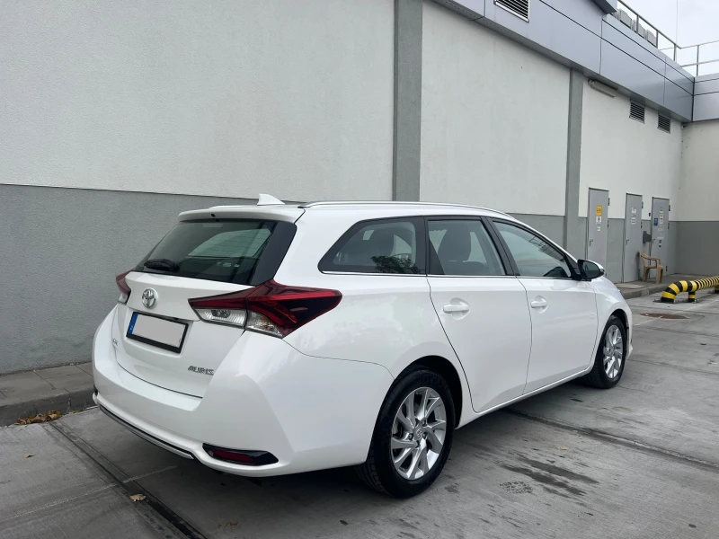 Toyota Auris * 1.6D4D* Facelift* 3xTOP..!!!, снимка 7 - Автомобили и джипове - 52135011