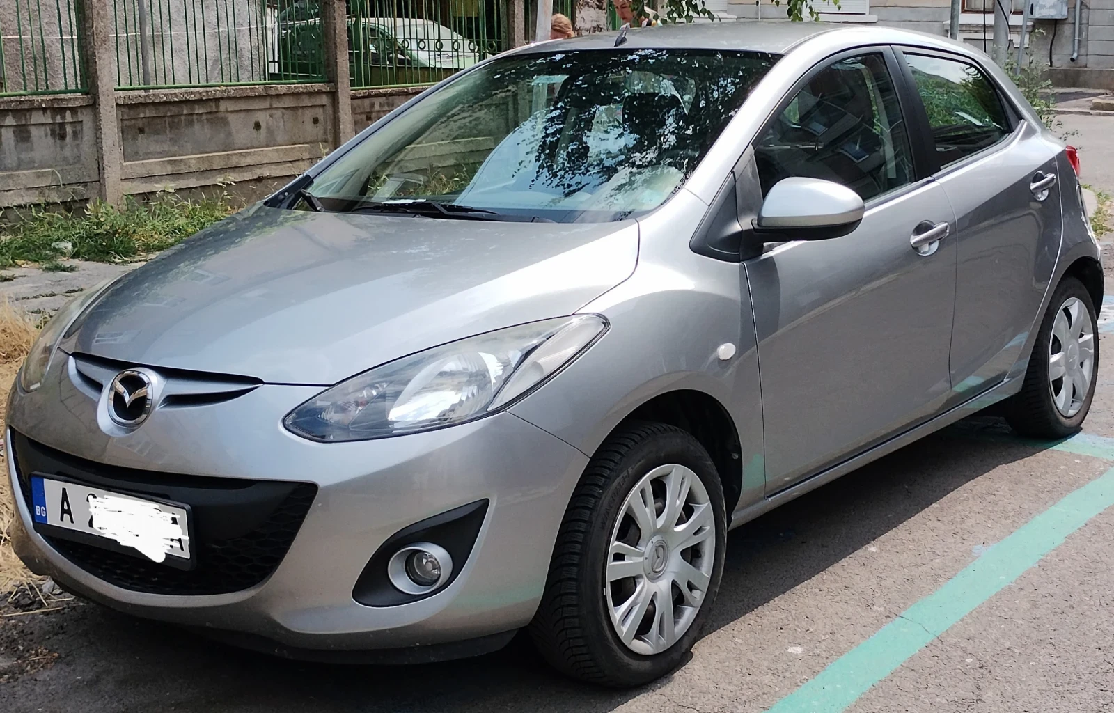Mazda 2 1.3 Manual Benzin 95 000km - изображение 9