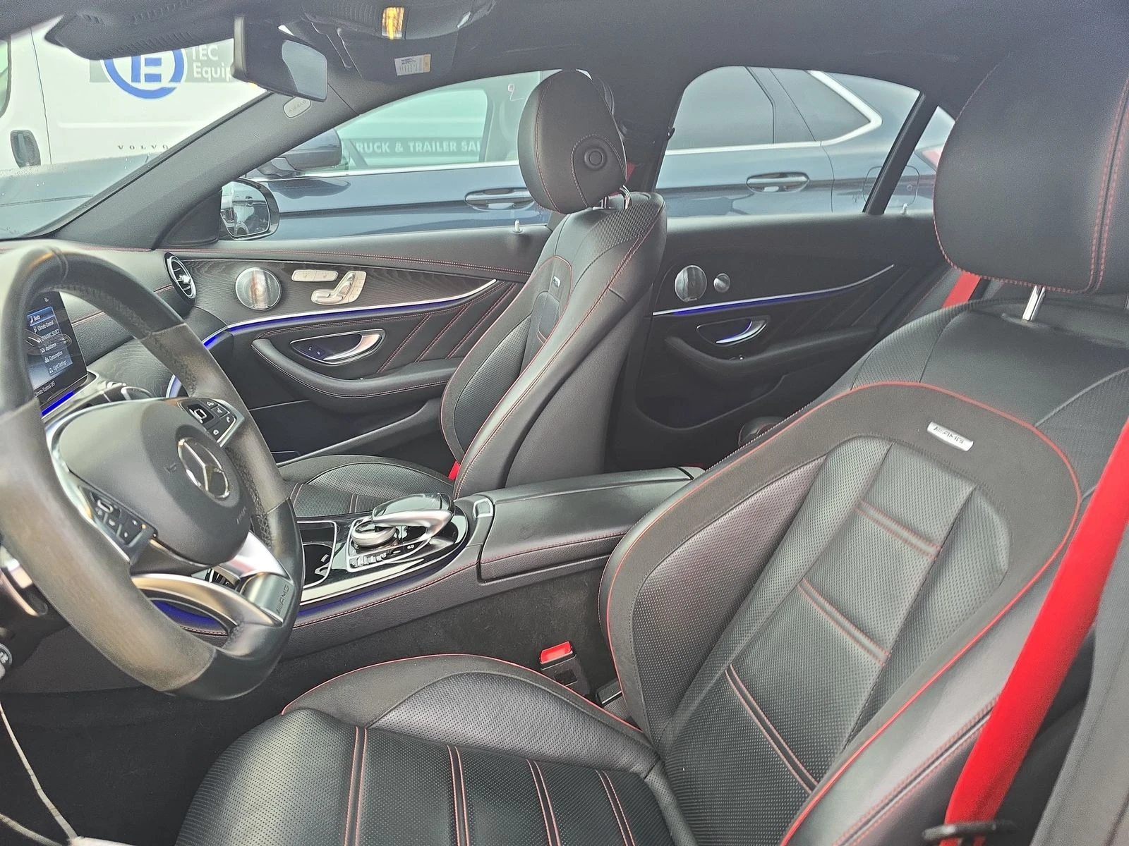 Mercedes-Benz E 43 AMG AMG* BURMASTER* DIGITAL* 360* HEADUP* PANO* PERFOR - изображение 10