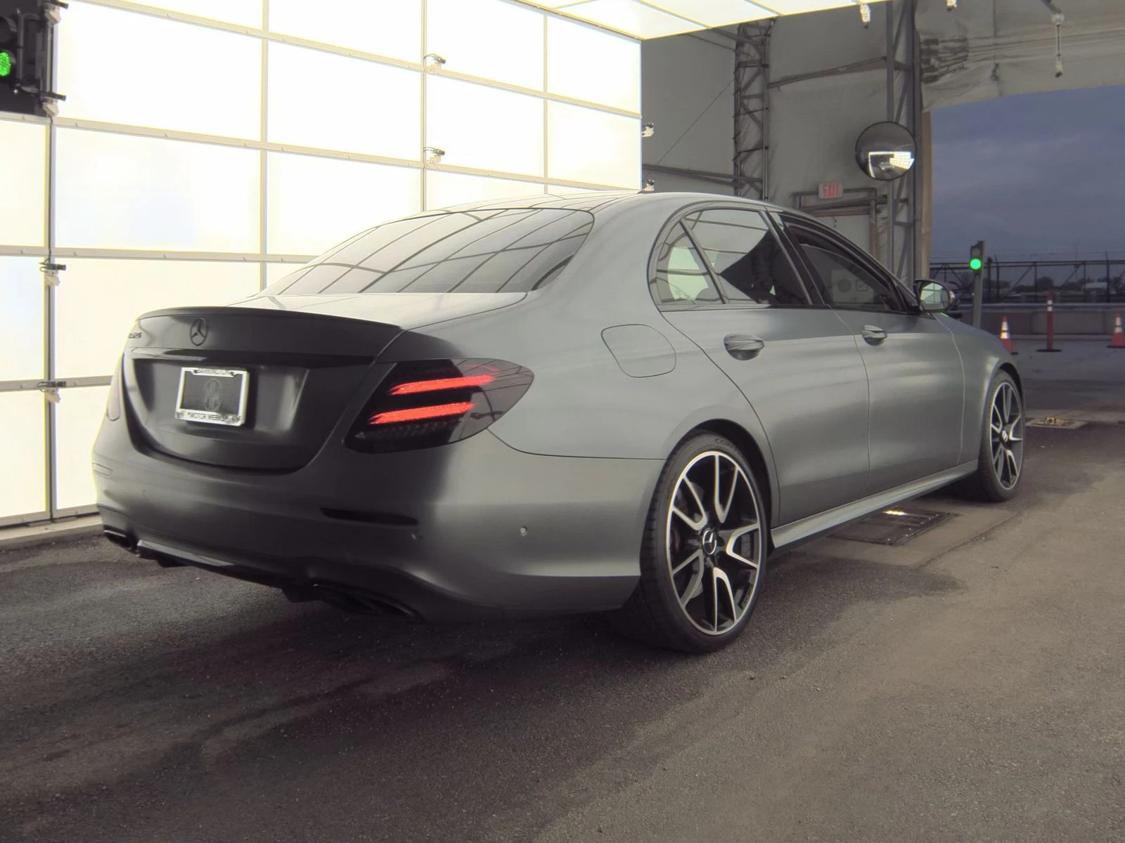 Mercedes-Benz E 43 AMG AMG* BURMASTER* DIGITAL* 360* HEADUP* PANO* PERFOR - изображение 5