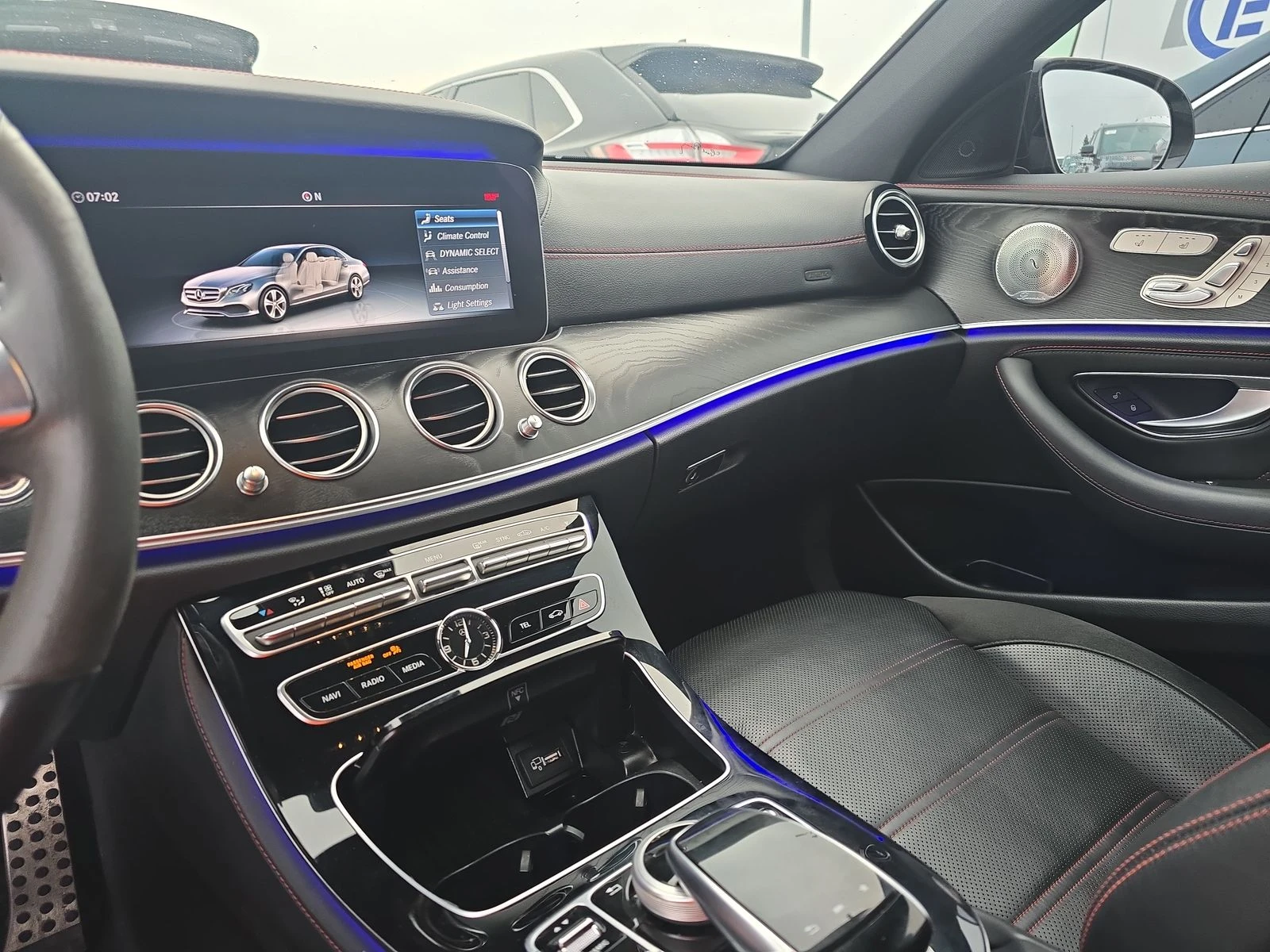Mercedes-Benz E 43 AMG AMG* BURMASTER* DIGITAL* 360* HEADUP* PANO* PERFOR - изображение 9