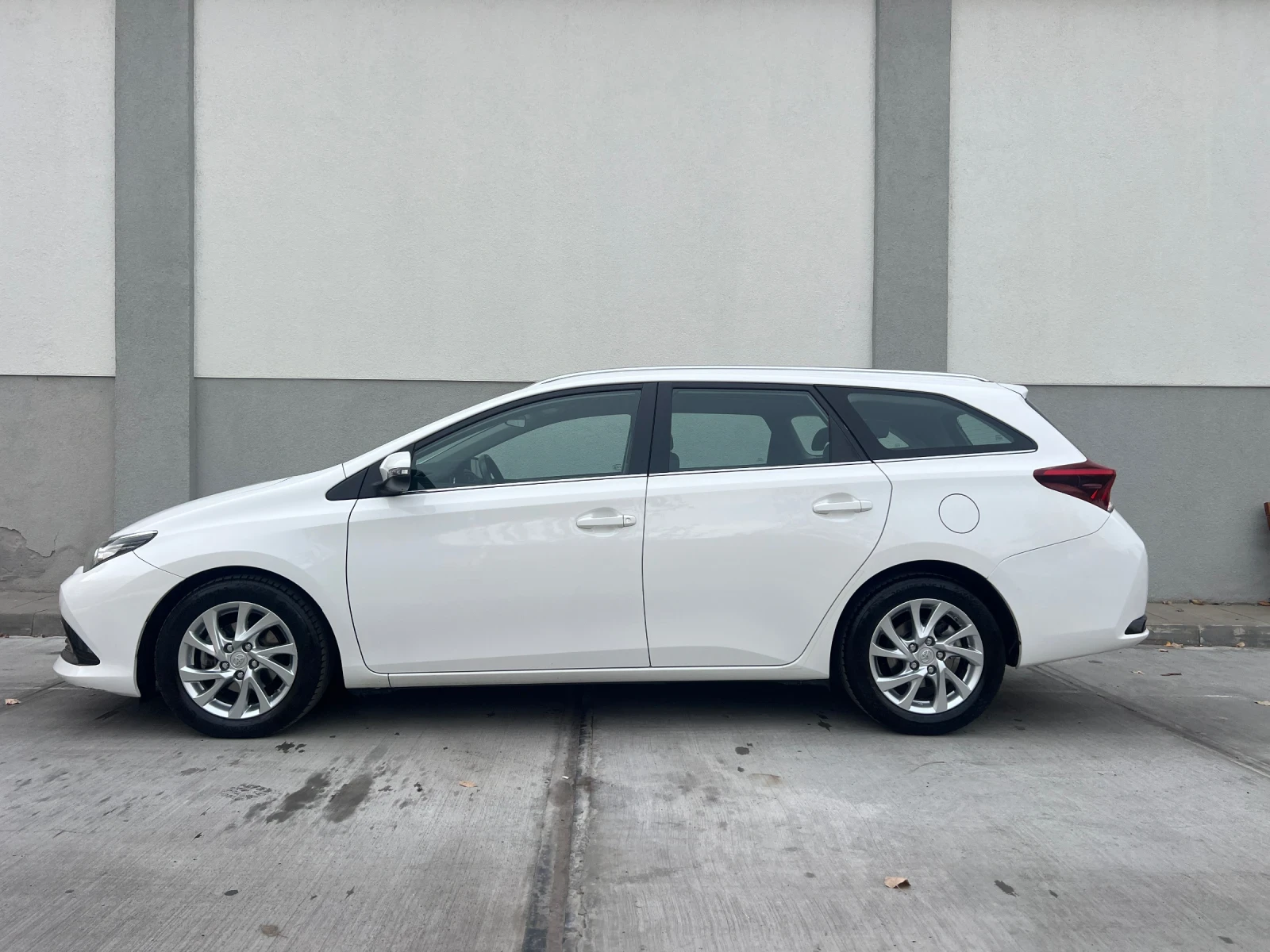 Toyota Auris * 1.6D4D* Facelift* 3xTOP..!!! | Mobile.bg — изображение 4