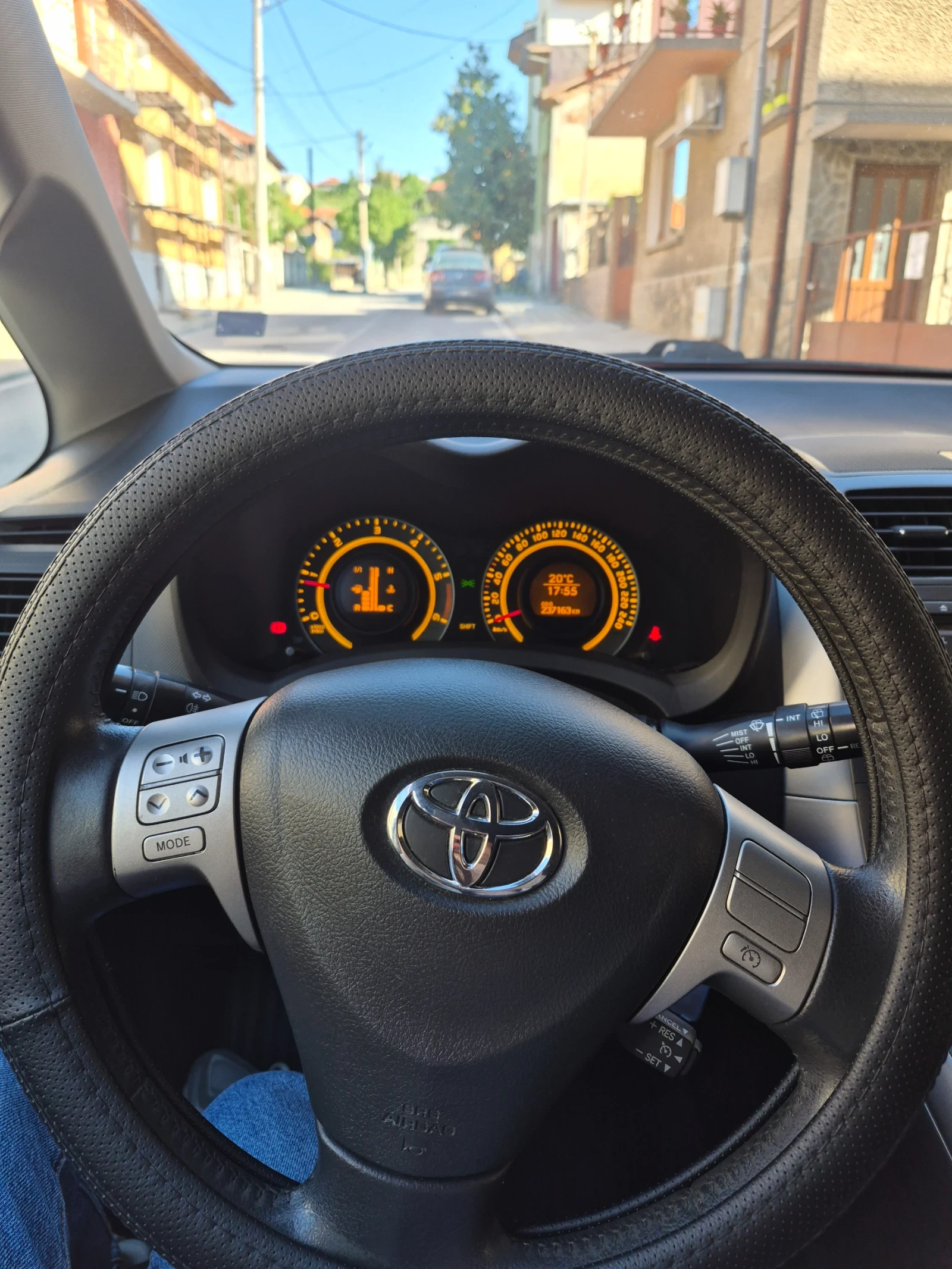 Toyota Auris, снимка 10 - Автомобили и джипове - 54563852