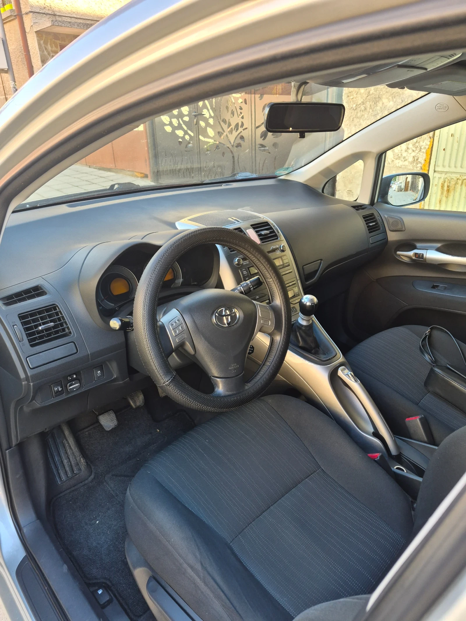 Toyota Auris, снимка 6 - Автомобили и джипове - 54563852