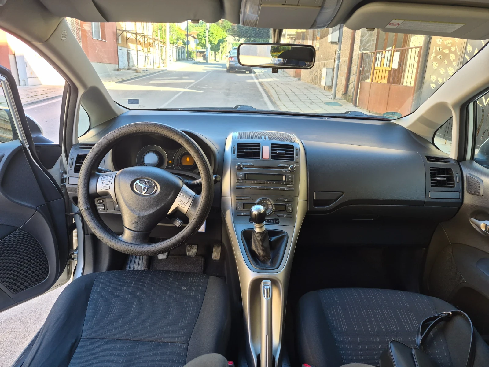 Toyota Auris, снимка 7 - Автомобили и джипове - 54563852