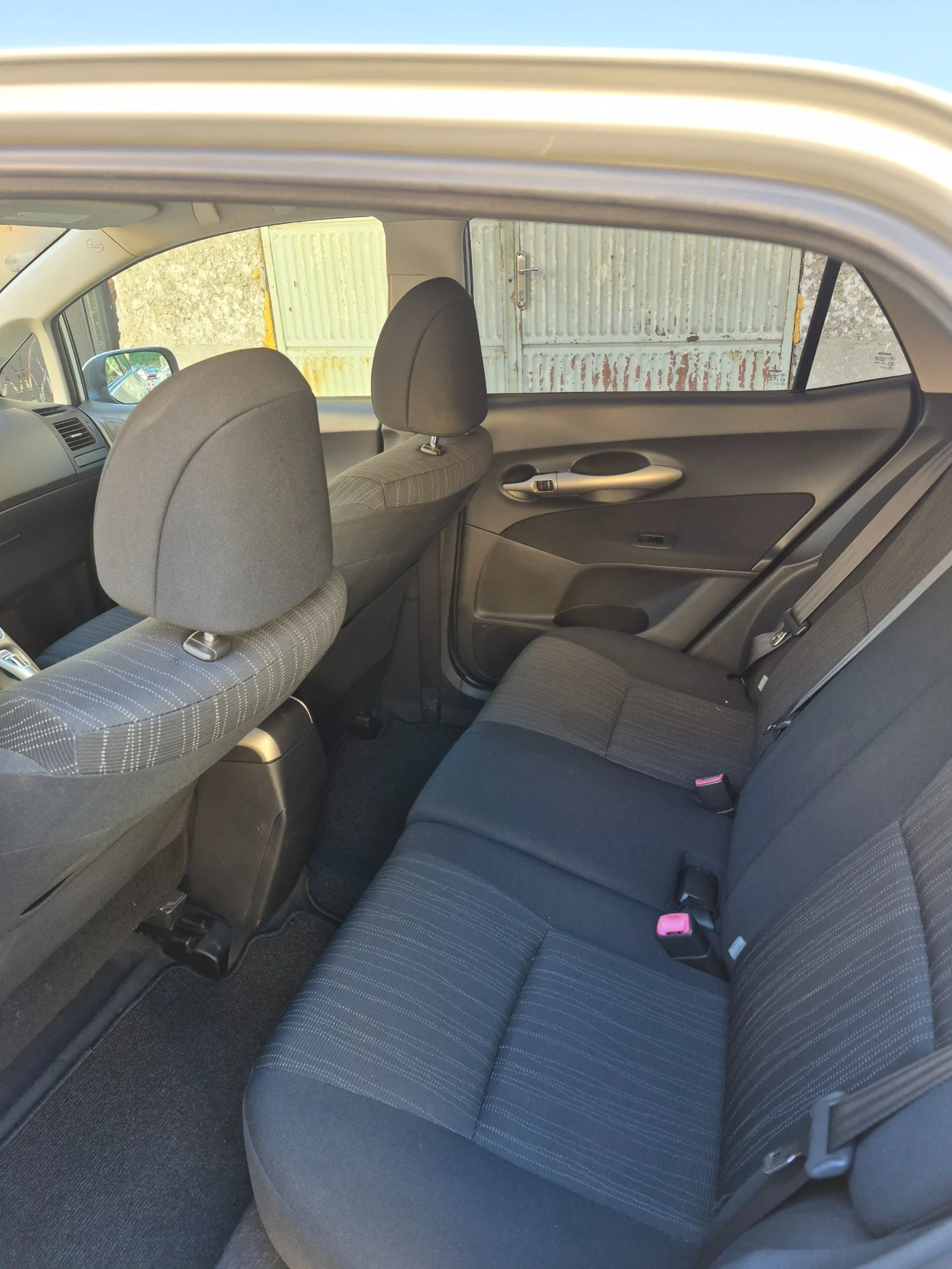 Toyota Auris, снимка 4 - Автомобили и джипове - 54563852