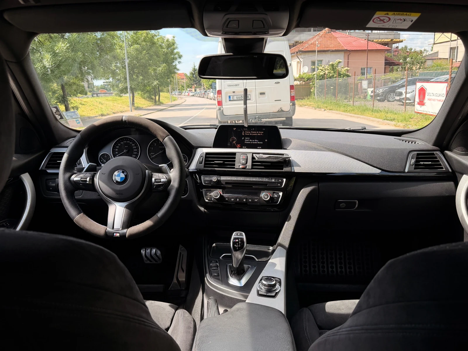 BMW 320 320i M-Performance LCI, снимка 9 - Автомобили и джипове - 54669880