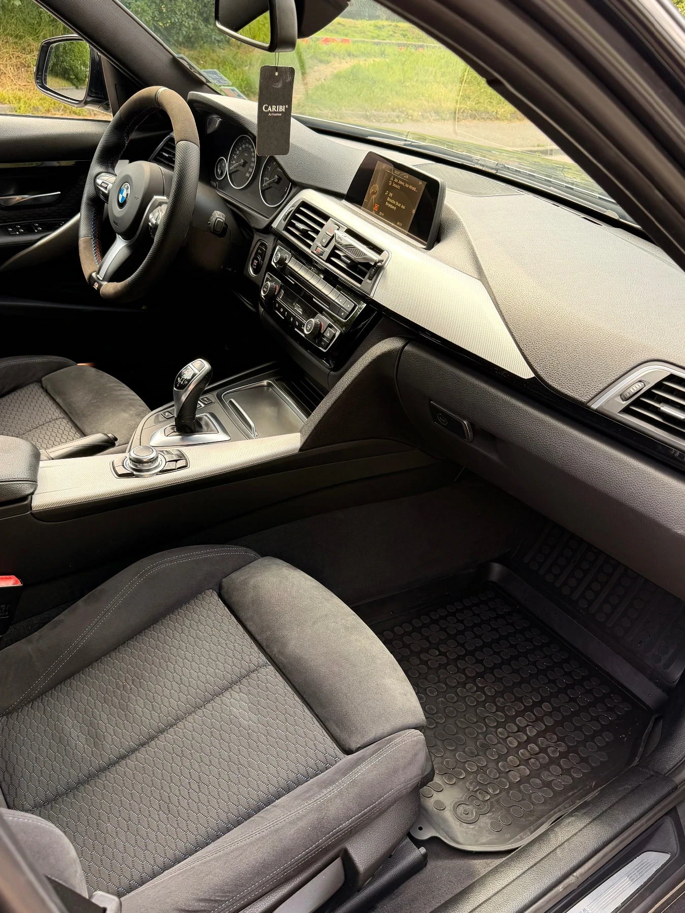 BMW 320 320i M-Performance LCI, снимка 6 - Автомобили и джипове - 54669880