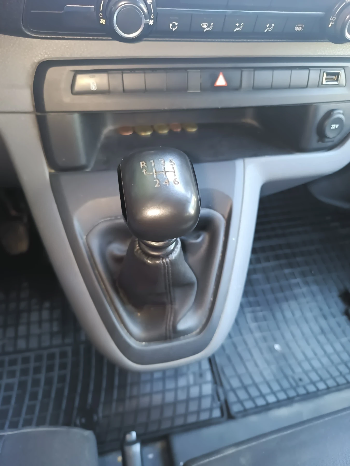 Peugeot Expert 2.0 Blue HDI , снимка 8 - Автомобили и джипове - 55649202