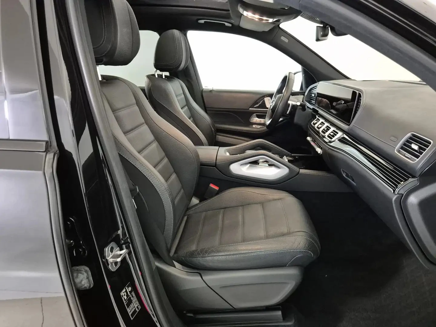 Mercedes-Benz GLS 450 d 4MATIC AMG-Line , снимка 8 - Автомобили и джипове - 56008391