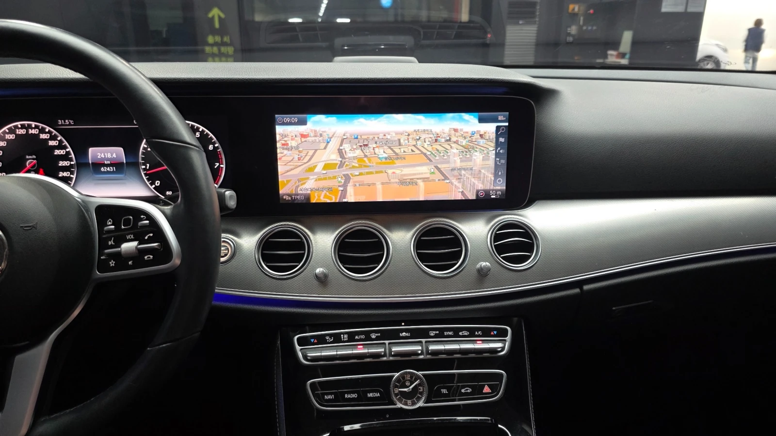 Mercedes-Benz E 300 AMG Line | HUD | 360  | memory, снимка 13 - Автомобили и джипове - 56067641