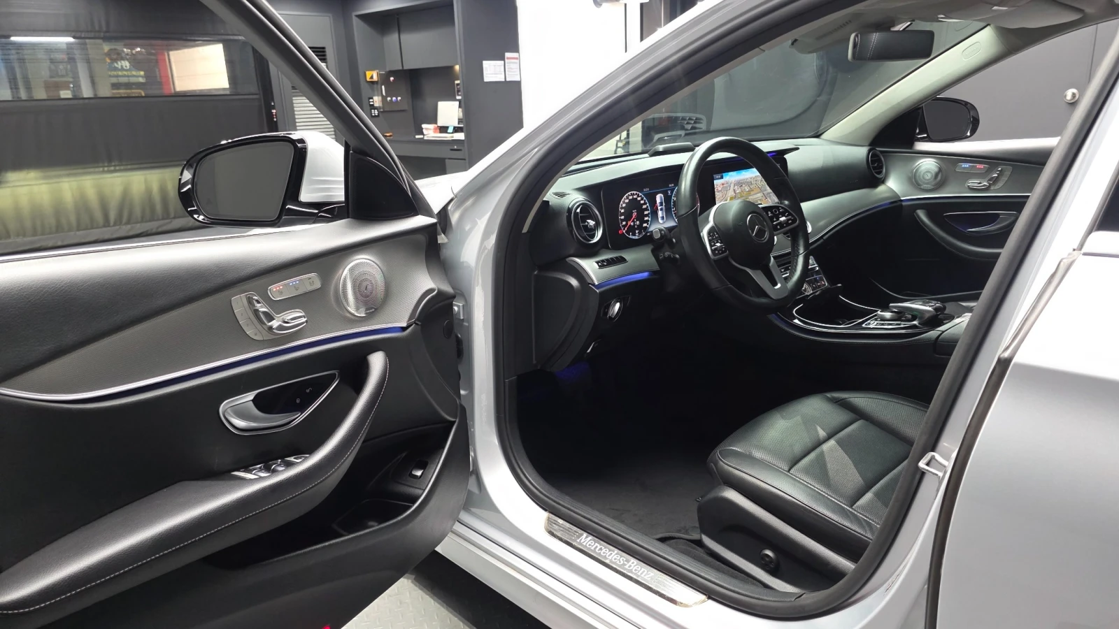 Mercedes-Benz E 300 AMG Line | HUD | 360  | memory, снимка 8 - Автомобили и джипове - 56067641