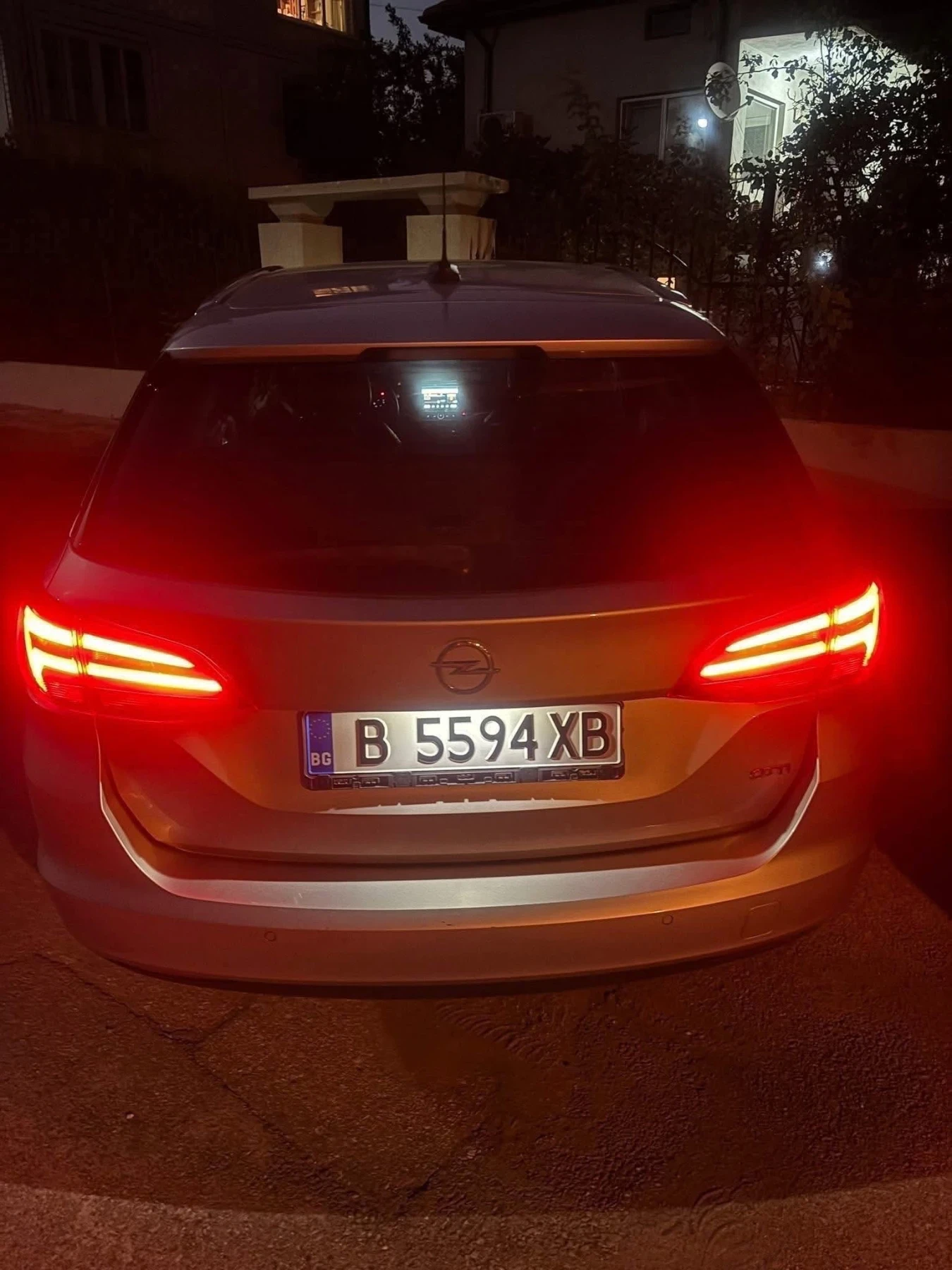 Opel Astra SportTourer, снимка 4 - Автомобили и джипове - 56091193
