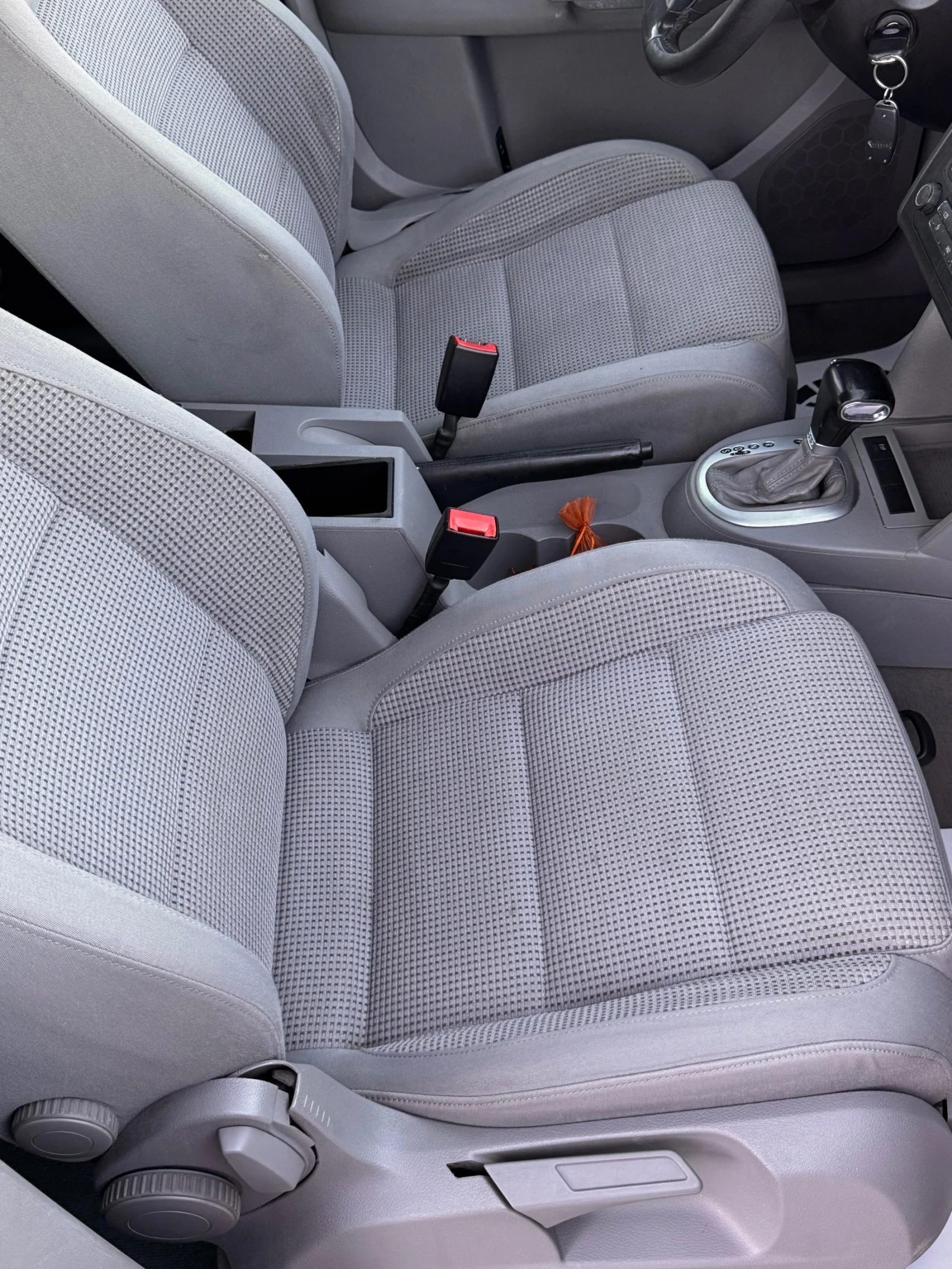 VW Touran tdi АВТОМАТИК, снимка 12 - Автомобили и джипове - 56398482