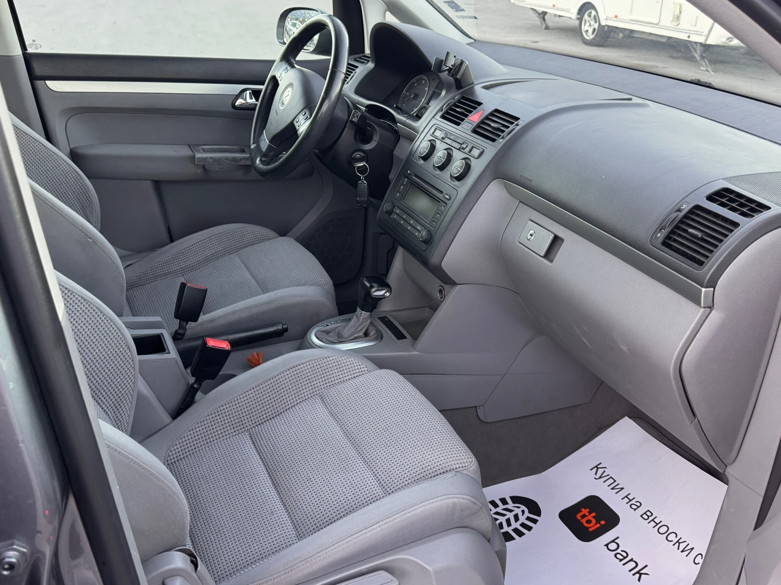 VW Touran tdi АВТОМАТИК, снимка 11 - Автомобили и джипове - 56398482