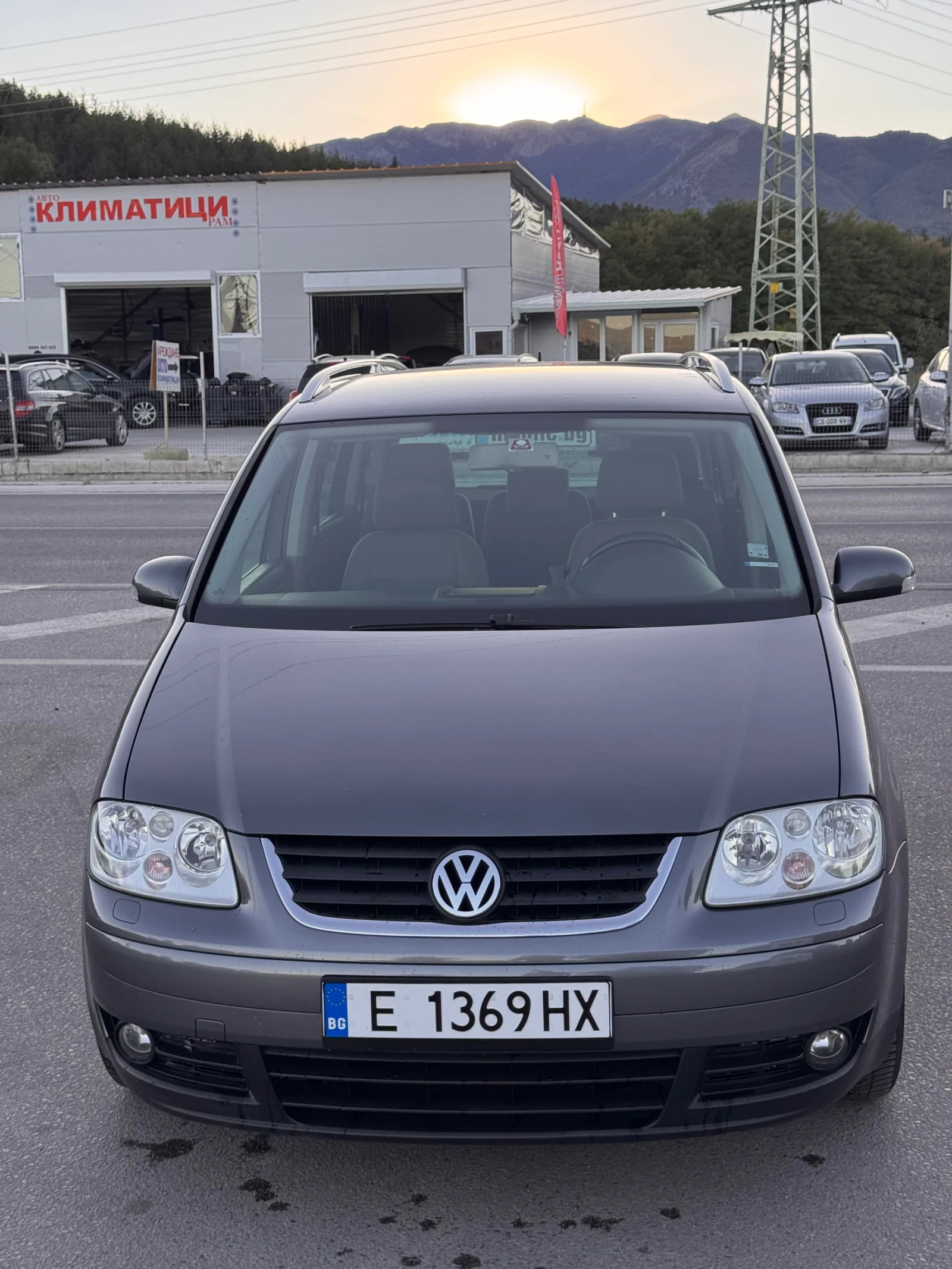 VW Touran tdi АВТОМАТИК, снимка 3 - Автомобили и джипове - 56398482
