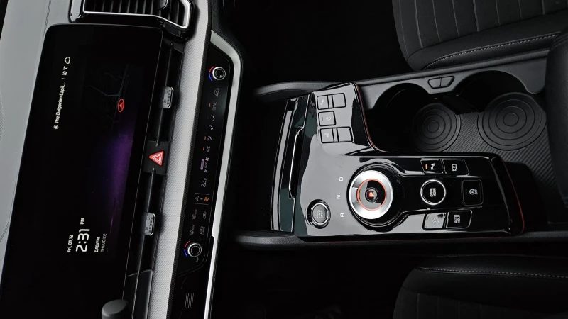 Kia Sportage Mild hybrid, 1.6 diesel, снимка 9 - Автомобили и джипове - 52664291