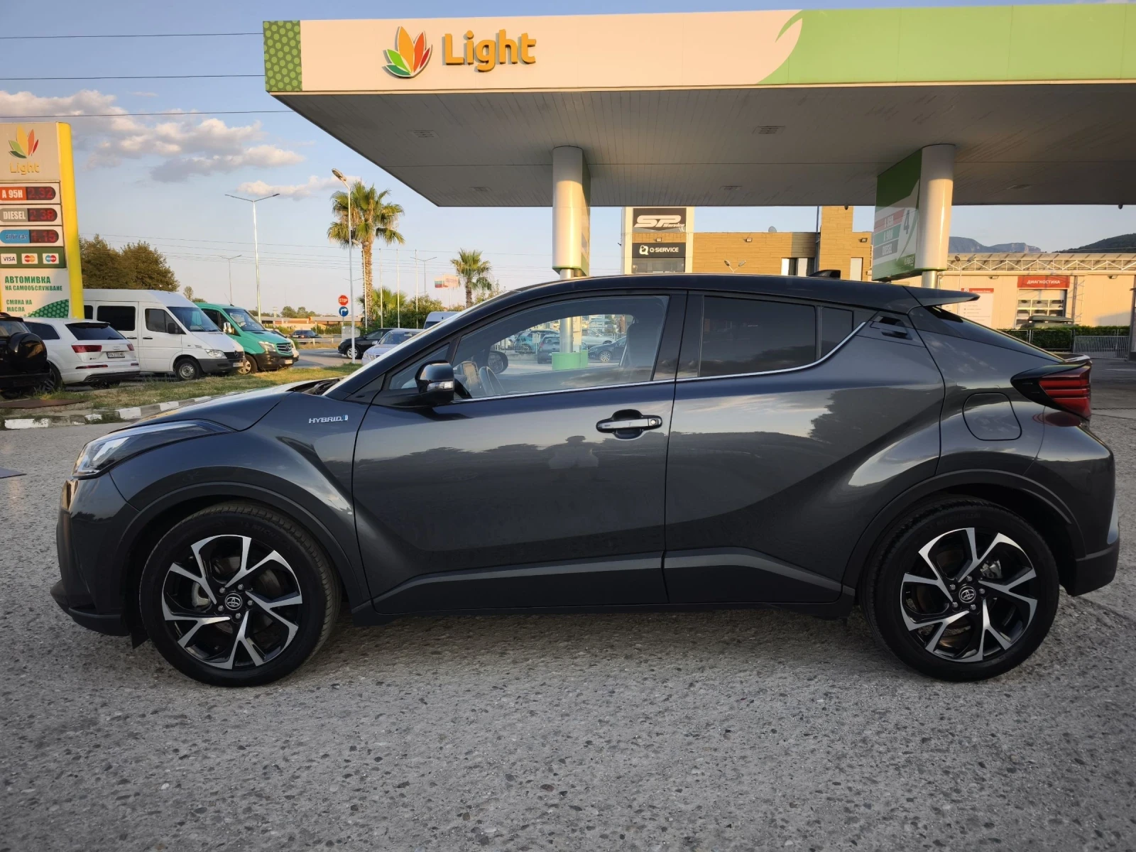 Toyota C-HR 2.0HYBRID  LOUNGE FULL SERVICE IN TOYOTA NEW !!! - изображение 5