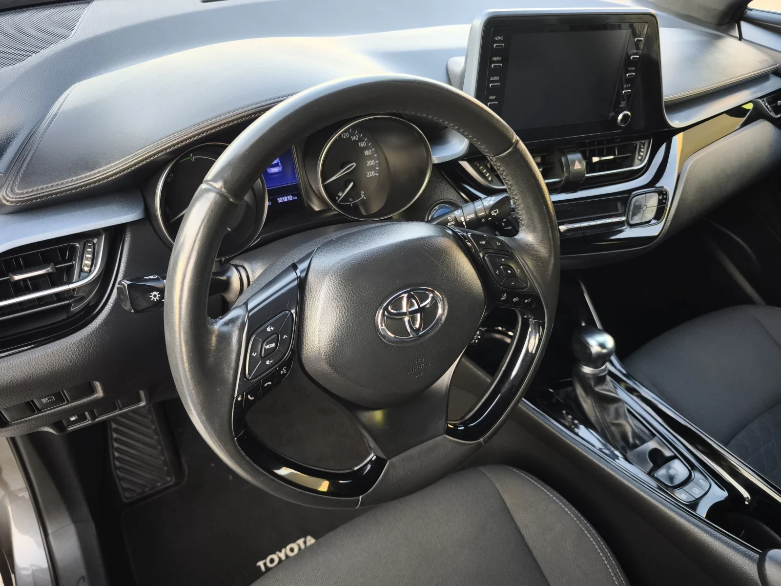 Toyota C-HR 2.0HYBRID  LOUNGE FULL SERVICE IN TOYOTA NEW !!! - изображение 6