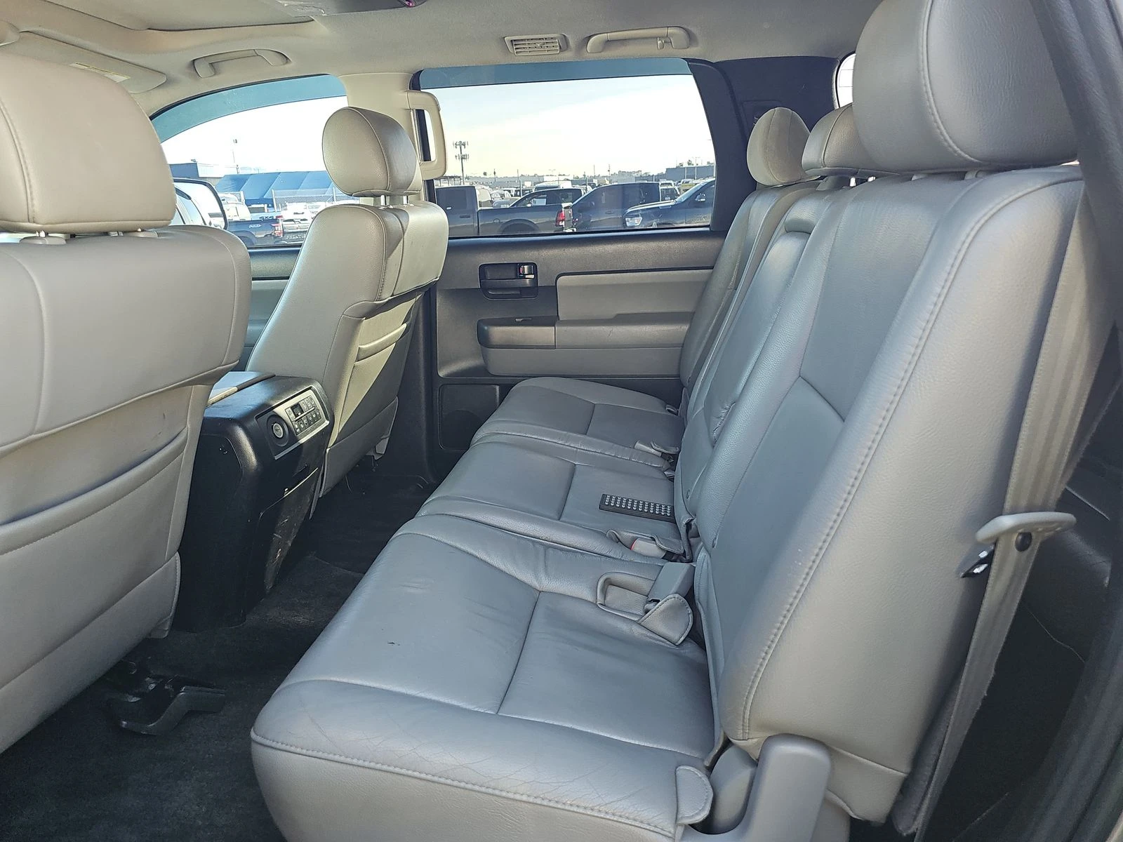 Toyota Sequoia   | Mobile.bg   10