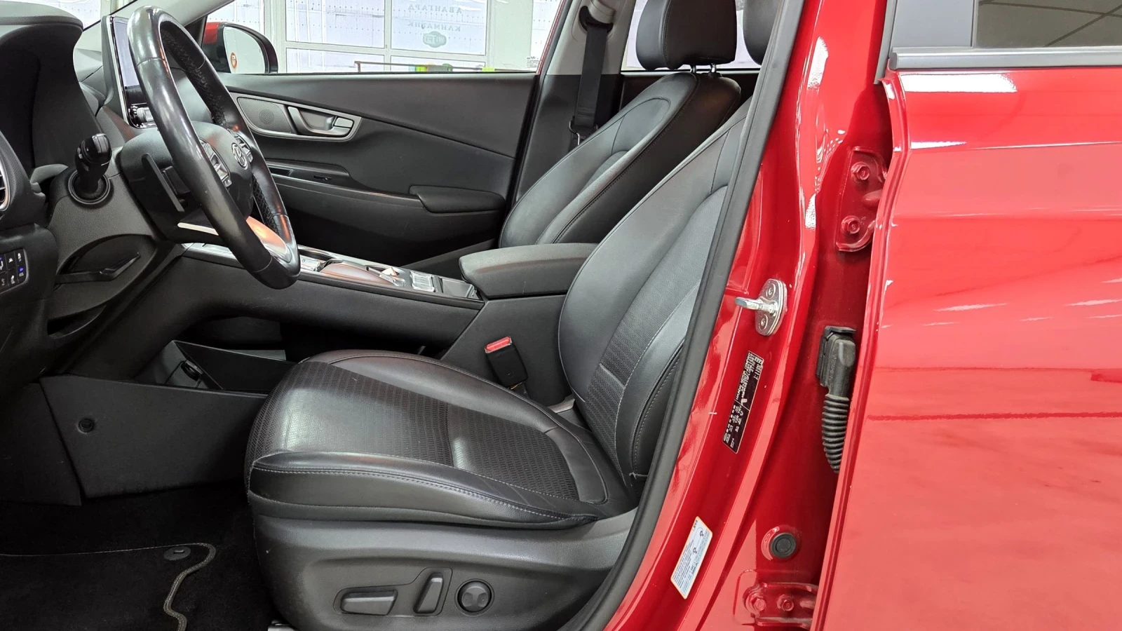 Hyundai Kona 64KWh/Premium/BlueLink - изображение 7