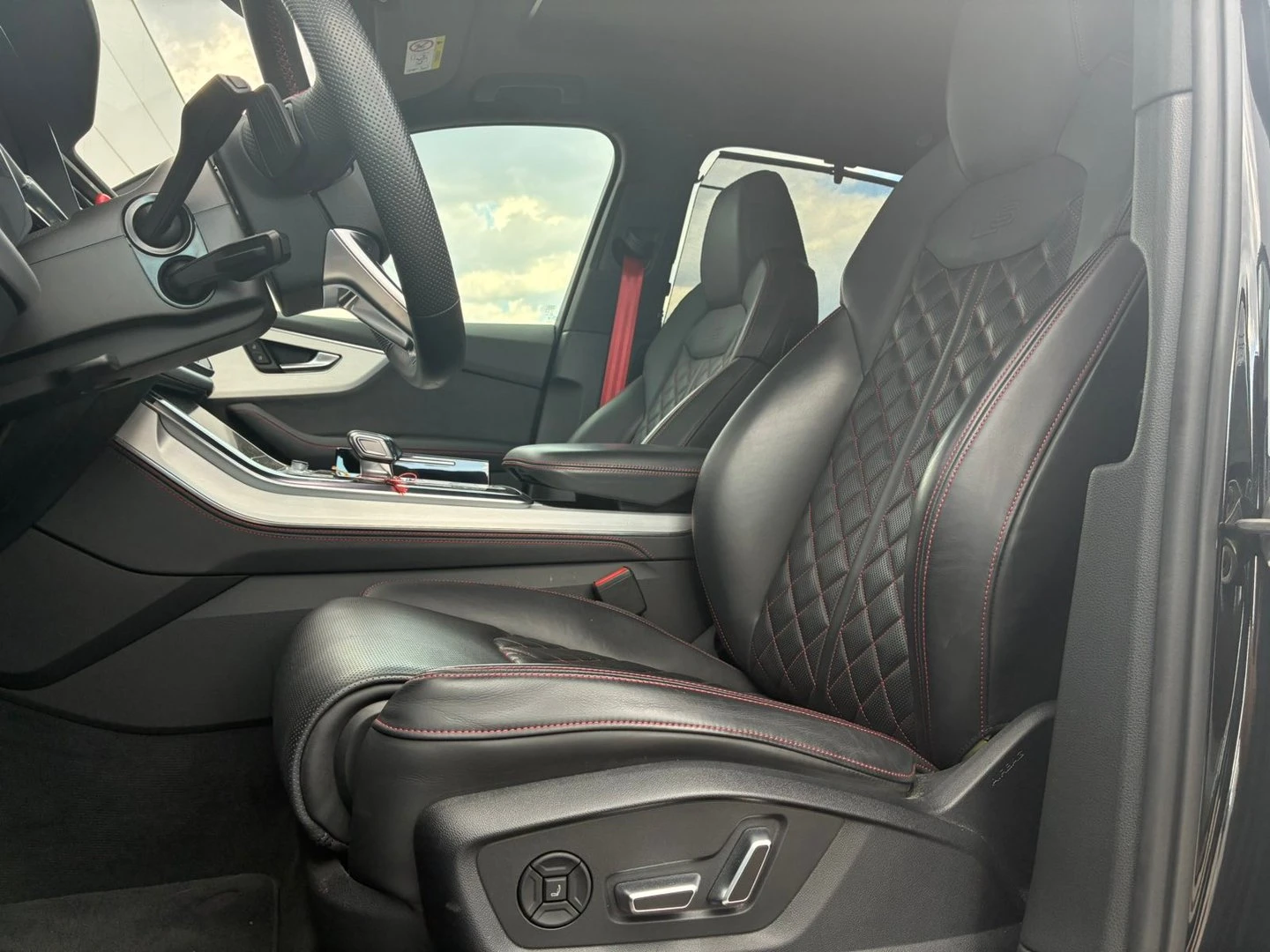Audi SQ7, снимка 11 - Автомобили и джипове - 55307326