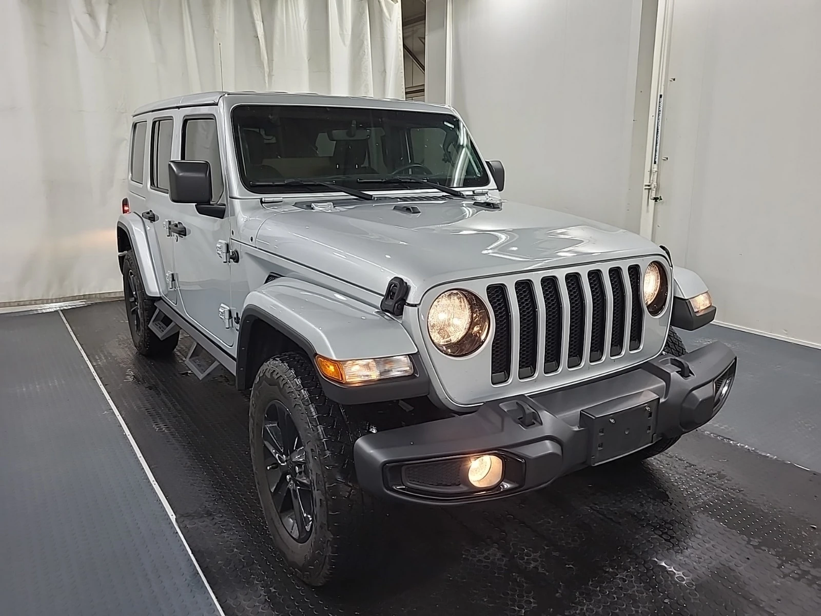 Jeep Wrangler SAHARA ALTITUDE * CARFAX * АВТОКРЕДИТ * , снимка 2 - Автомобили и джипове - 56133336