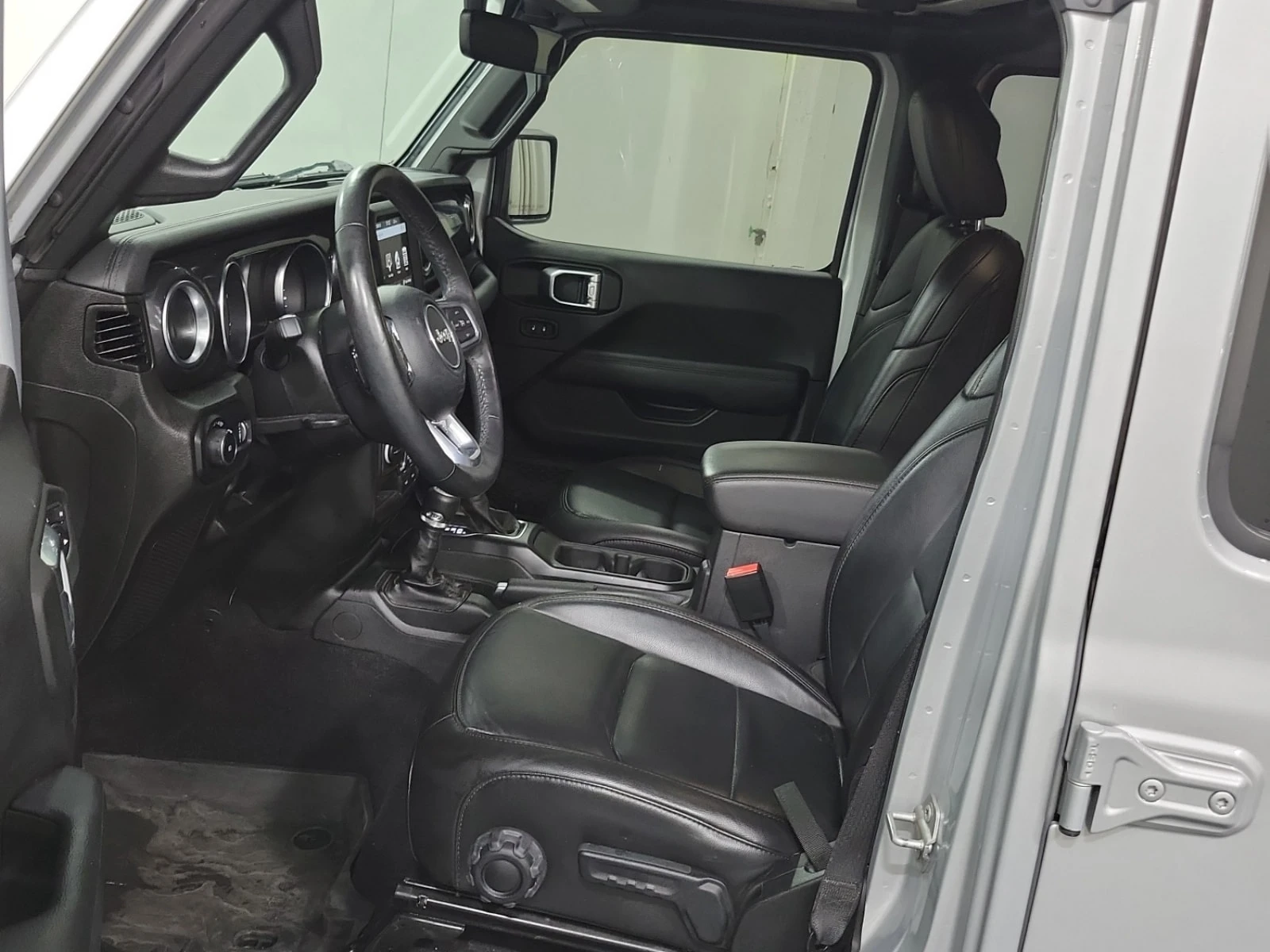 Jeep Wrangler SAHARA ALTITUDE * CARFAX * АВТОКРЕДИТ * , снимка 8 - Автомобили и джипове - 56133336