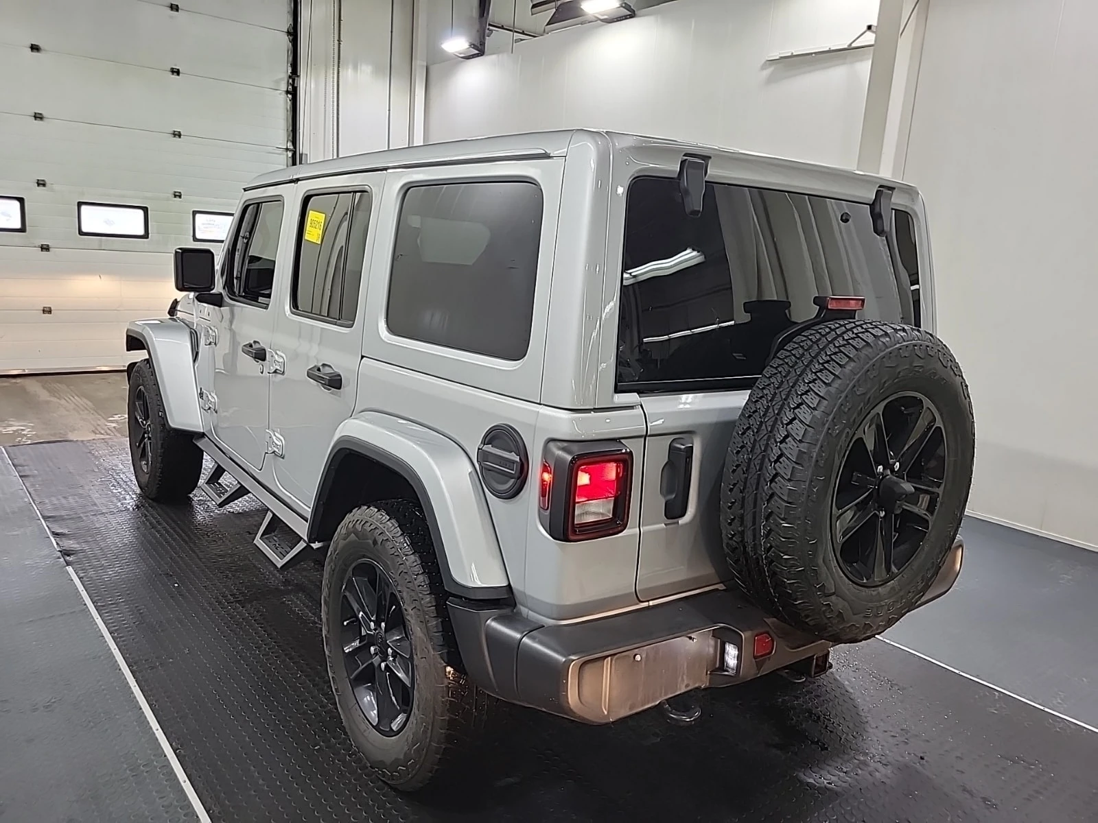 Jeep Wrangler SAHARA ALTITUDE * CARFAX * АВТОКРЕДИТ * , снимка 4 - Автомобили и джипове - 56133336