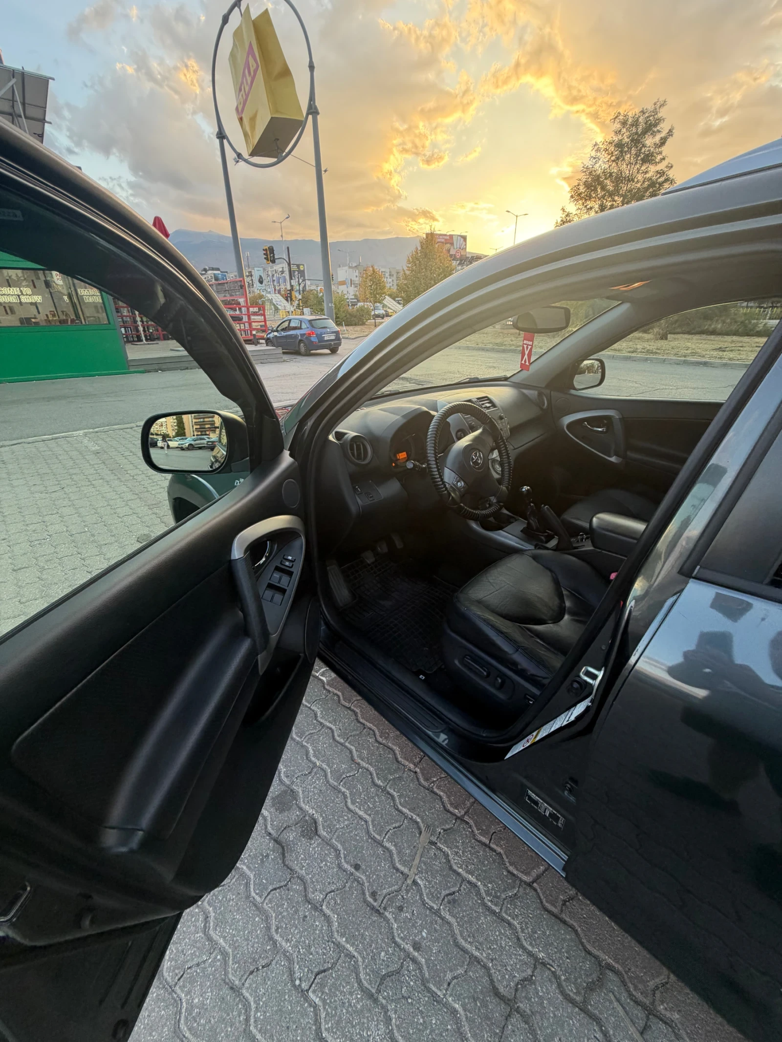 Toyota Rav4, снимка 6 - Автомобили и джипове - 56442447