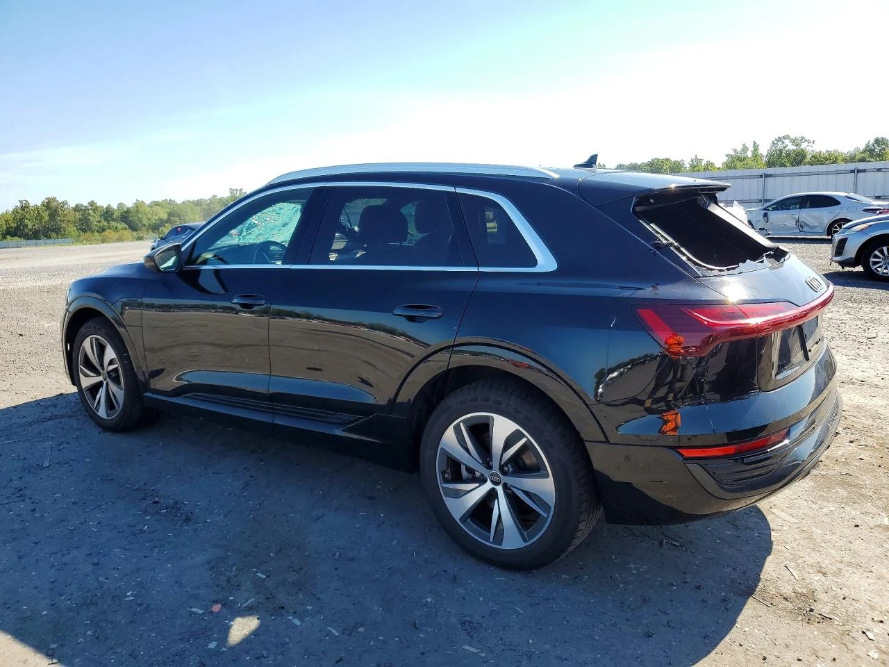 Audi Q8 E-Tron Premium Plus, снимка 2 - Автомобили и джипове - 56618891