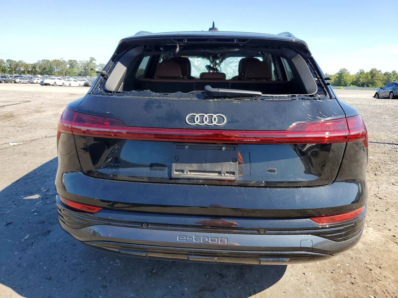 Audi Q8 E-Tron Premium Plus, снимка 6 - Автомобили и джипове - 56618891