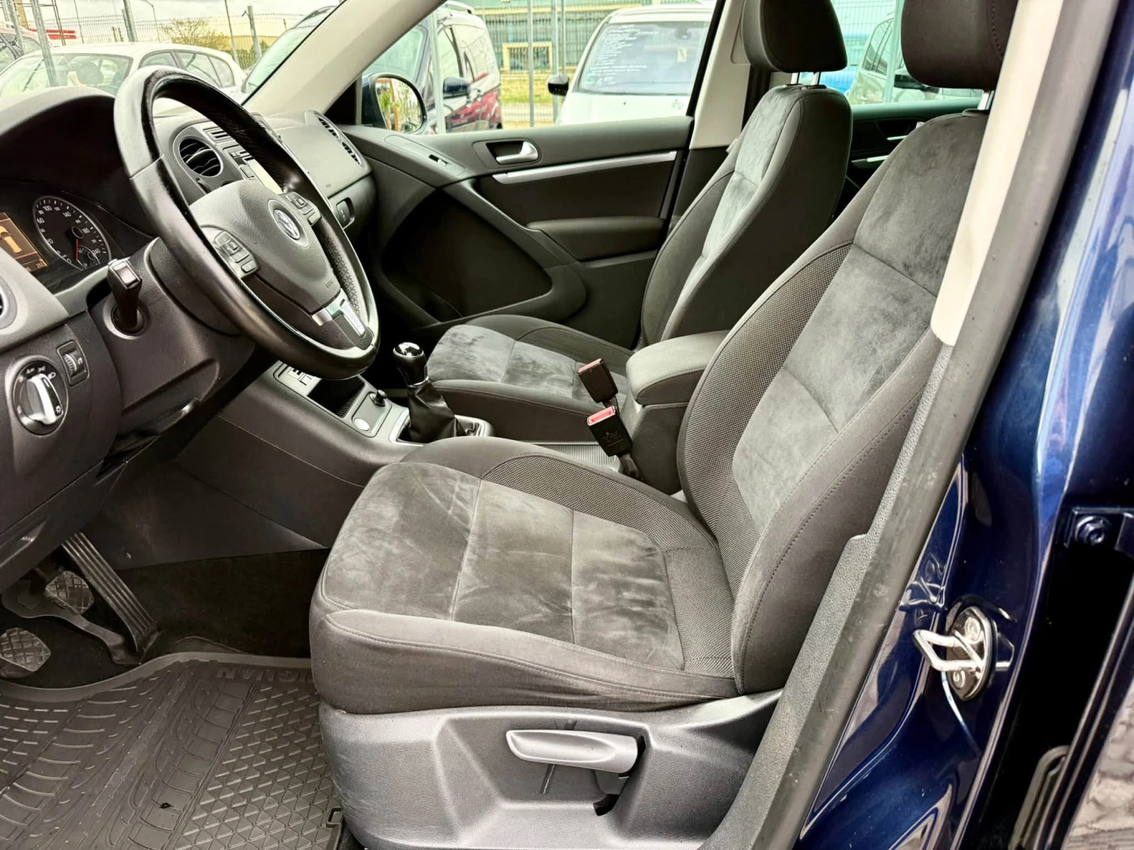VW Tiguan 2.0 4x4 6-скорости, снимка 9 - Автомобили и джипове - 56724621