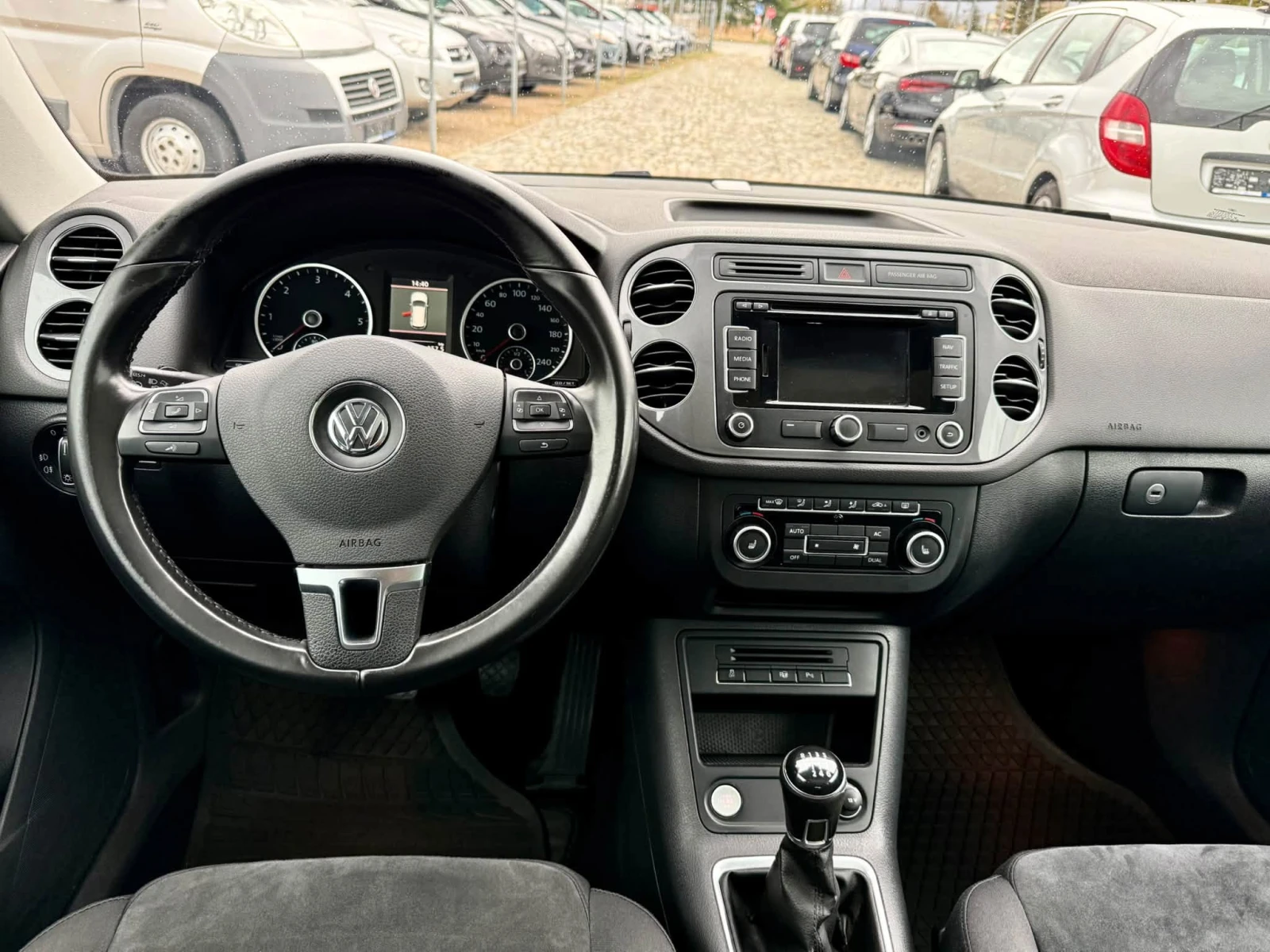 VW Tiguan 2.0 4x4 6-скорости, снимка 10 - Автомобили и джипове - 56724621