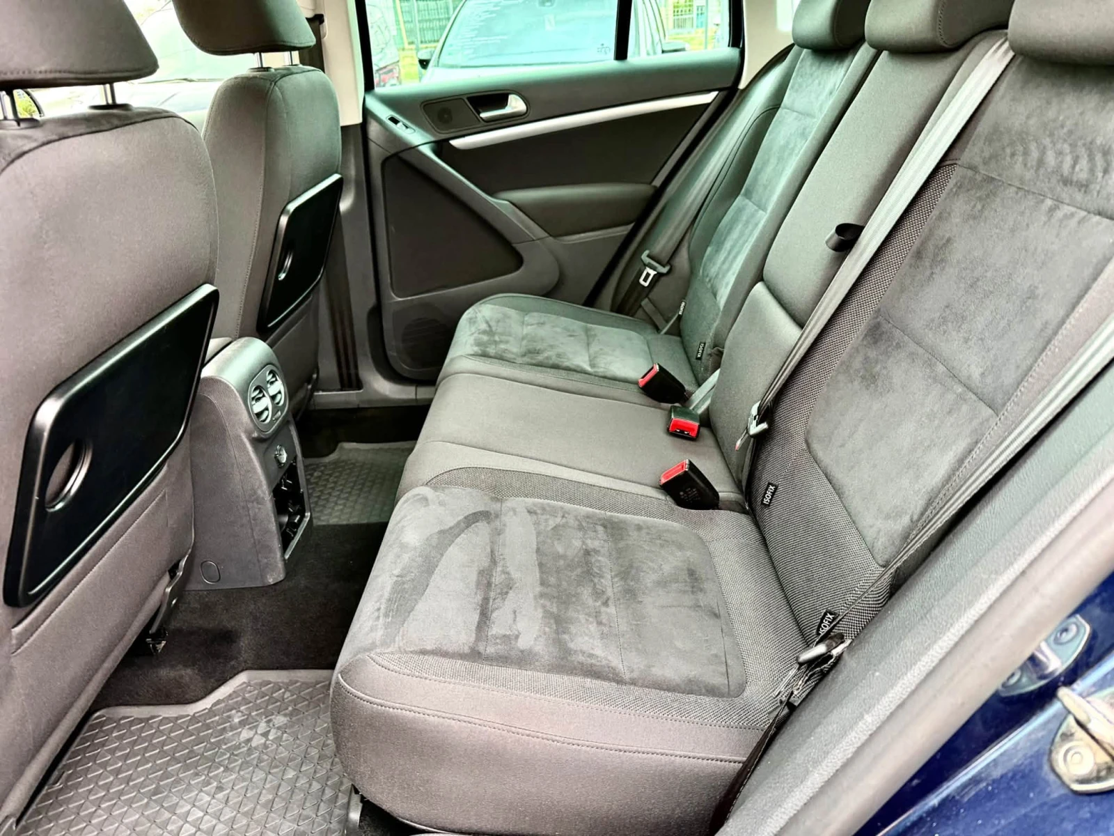 VW Tiguan 2.0 4x4 6-скорости, снимка 12 - Автомобили и джипове - 56724621