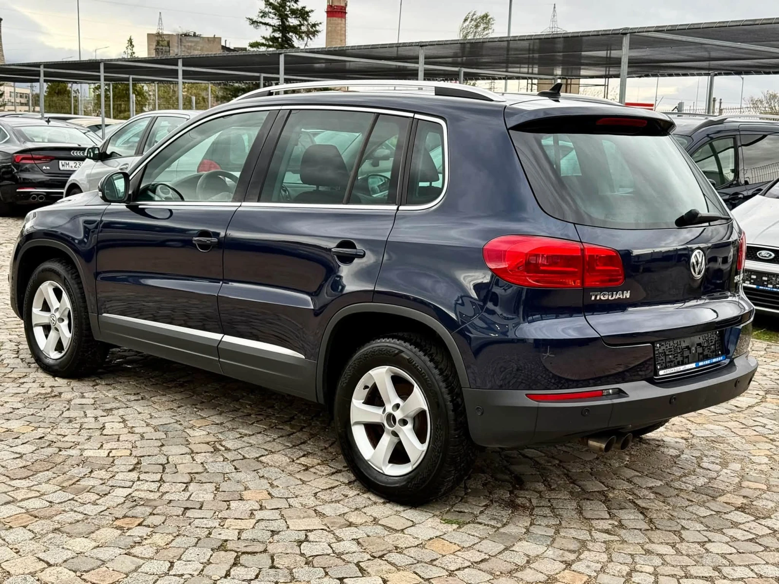 VW Tiguan 2.0 4x4 6-скорости, снимка 3 - Автомобили и джипове - 56724621