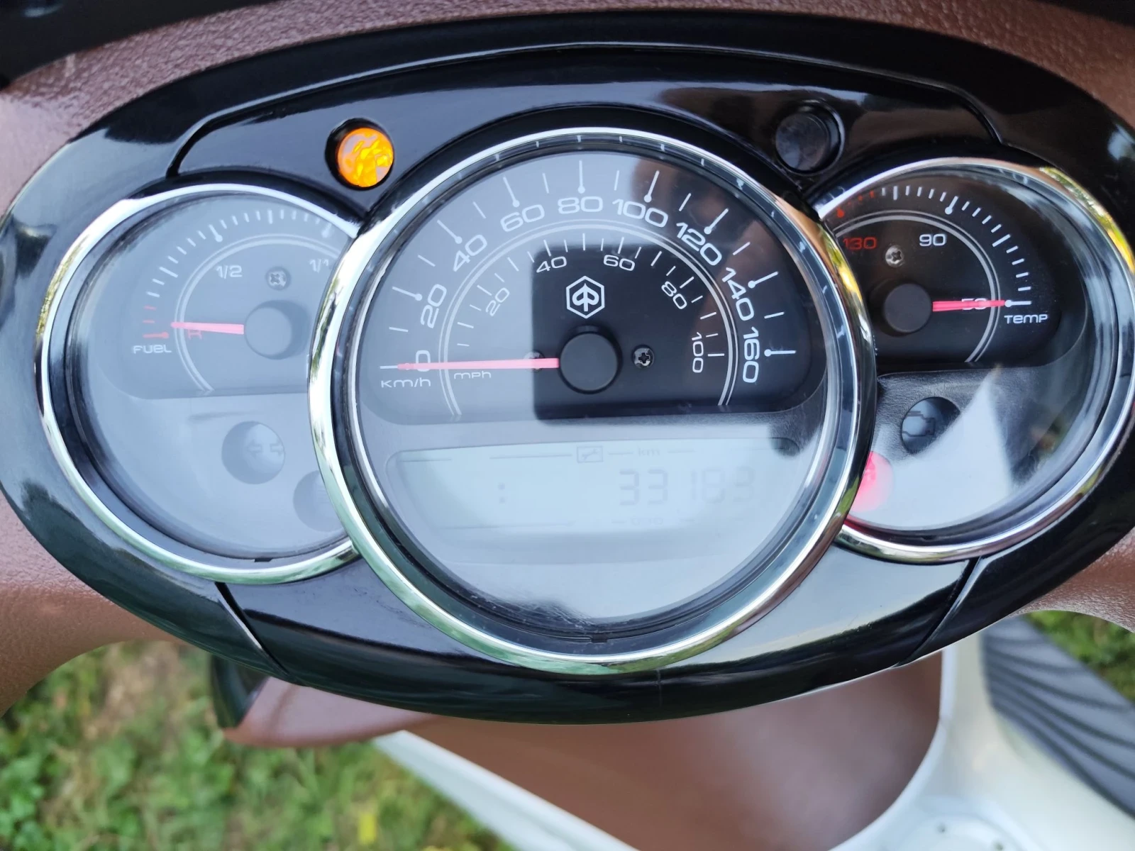 Piaggio Beverly 300 sport , снимка 11 - Мотоциклети и мототехника - 55612621