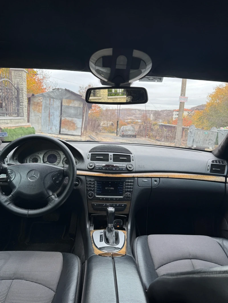 Mercedes-Benz E 320, снимка 5 - Автомобили и джипове - 47801344