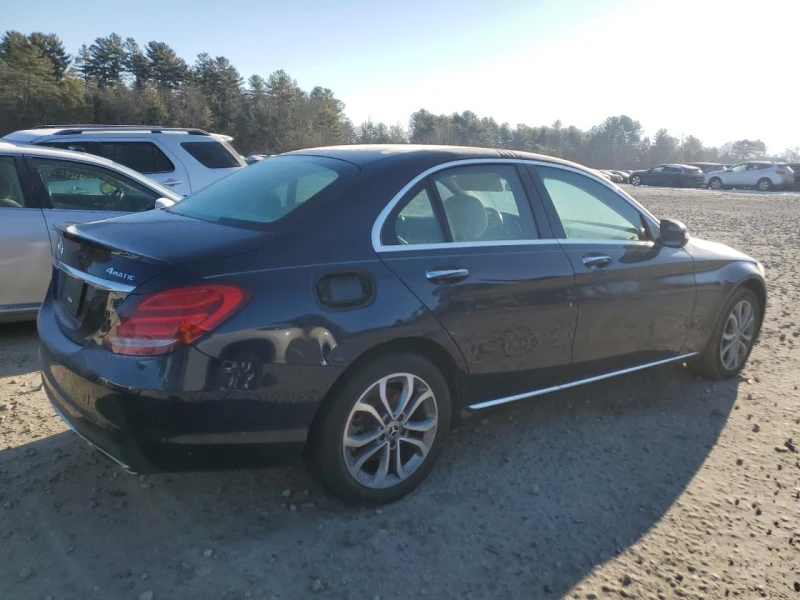 Mercedes-Benz C 300 Минимална щета, снимка 6 - Автомобили и джипове - 49126291