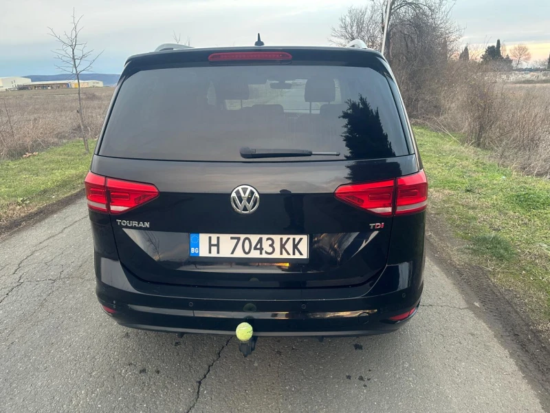 VW Touran 1.6D, снимка 5 - Автомобили и джипове - 53089596