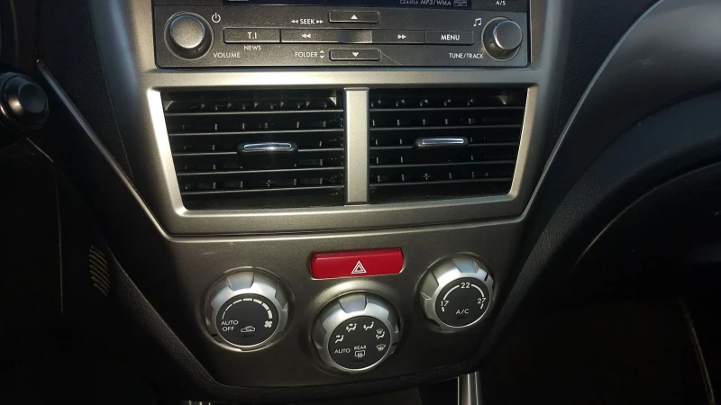 Subaru Impreza 2.0 автомат газ, снимка 8 - Автомобили и джипове - 52682497