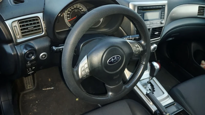 Subaru Impreza 2.0 автомат газ, снимка 4 - Автомобили и джипове - 52682497