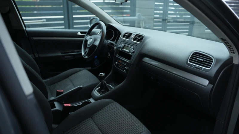 VW Golf VW Golf 1.6 tdi, снимка 12 - Автомобили и джипове - 53431064