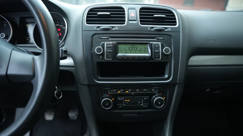 VW Golf VW Golf 1.6 tdi, снимка 9 - Автомобили и джипове - 53431064