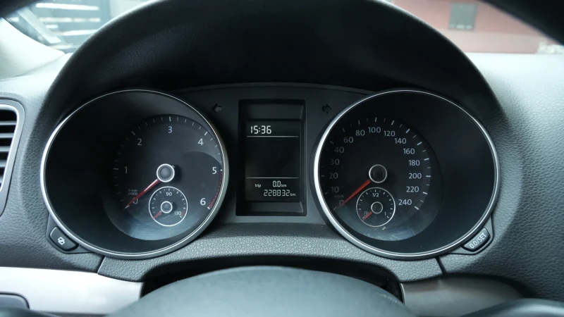 VW Golf VW Golf 1.6 tdi, снимка 17 - Автомобили и джипове - 53431064