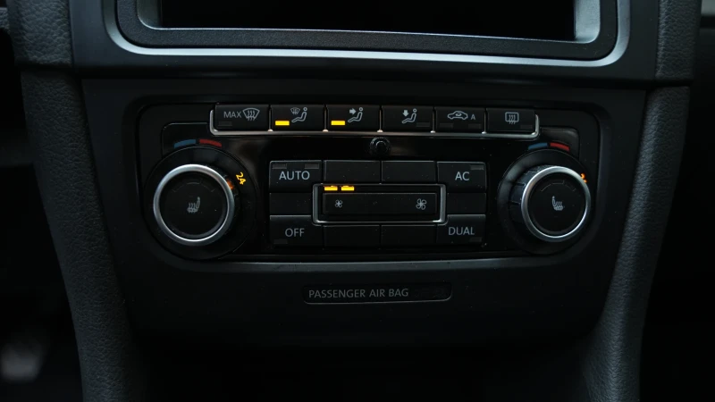 VW Golf VW Golf 1.6 tdi, снимка 8 - Автомобили и джипове - 53431064