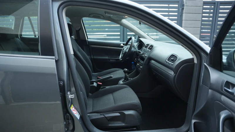 VW Golf VW Golf 1.6 tdi, снимка 10 - Автомобили и джипове - 53431064